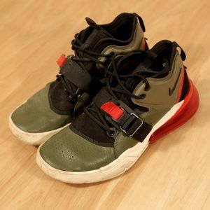 Boy's Nike Airforce 270